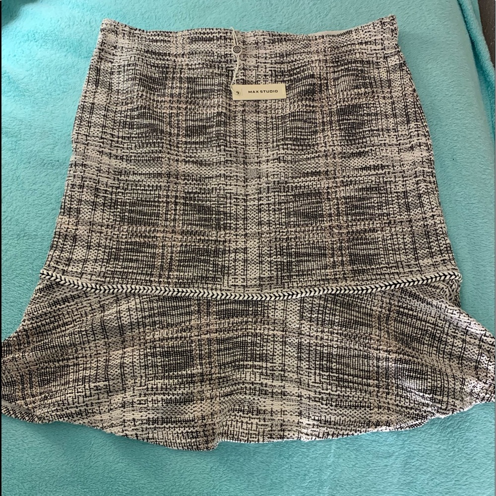 🌸 NWT Max Studio Skirt